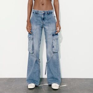 Zara MID-RISE TRF CARGO JEANS